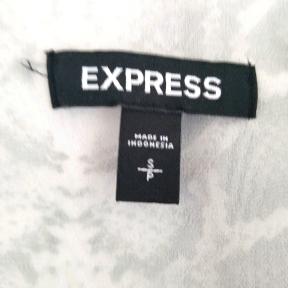 Express deep V-neck snake skin blouse - Picture 2 of 3